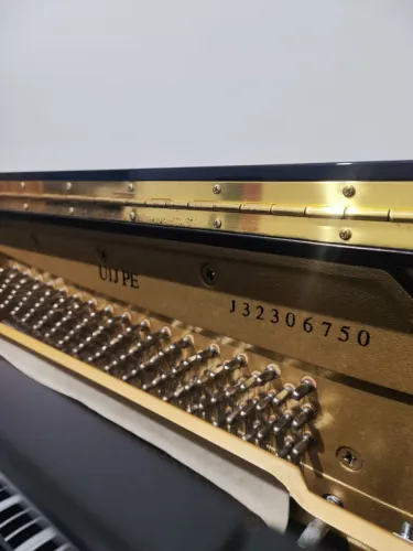 Piano Yamaha U1JPE em perfeito estado de conservação