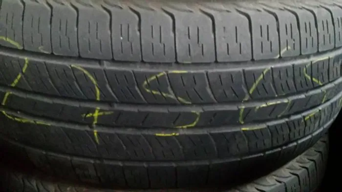 Pneu 275 65 17 Kumho mitsubishi SW4 usado
