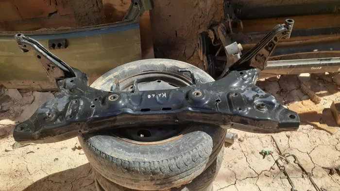 Agregado bandeja suspensão Ford Ka 2015 a 2018 *