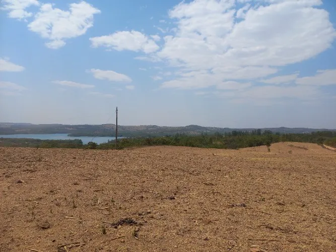 Vendo Área com destinação Loteamento (fazenda) 70 hectares às margens do Lago Corumba III