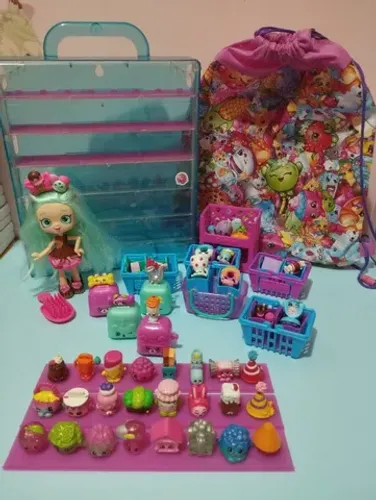 Shopkins com caixa organizadora.