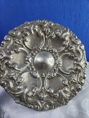 Medalhão espessurado a prata antigo com suporte para parede