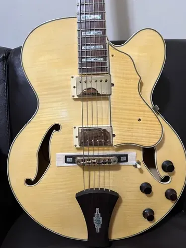 Guitarra semi acústica Ibanez AF105