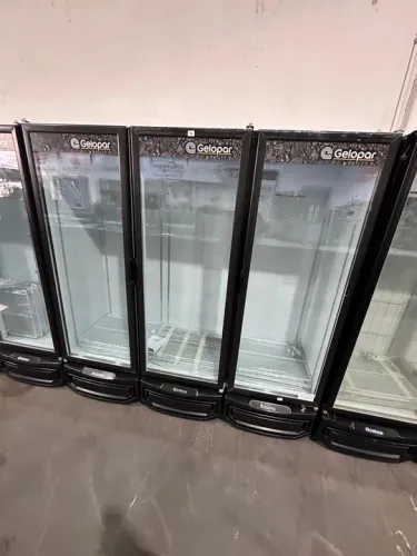 Cervejeira 3 portas 1450 litros Gelopar 2 anos de garantia