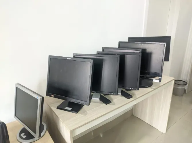 Monitores a partir de R$120,00 (leia a descrição)