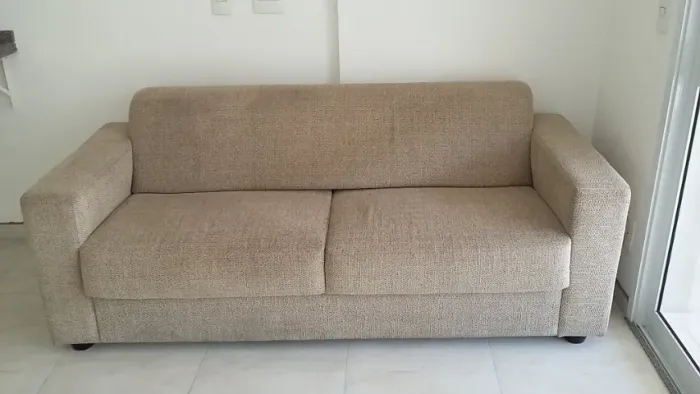 Vendo sofá de 3 lugares semi novo