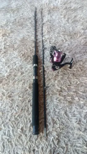 Vara de pesca com molinete novo