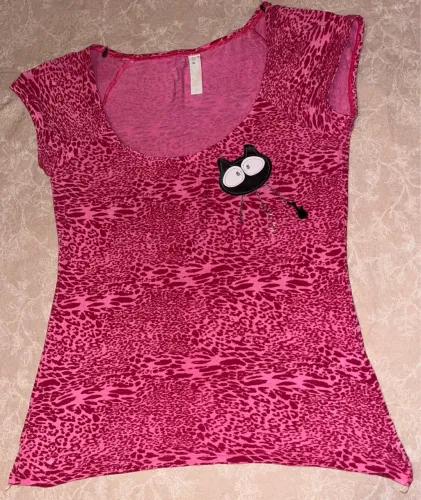 Camiseta Rosa com Estampa de Oncinha - Tamanho P