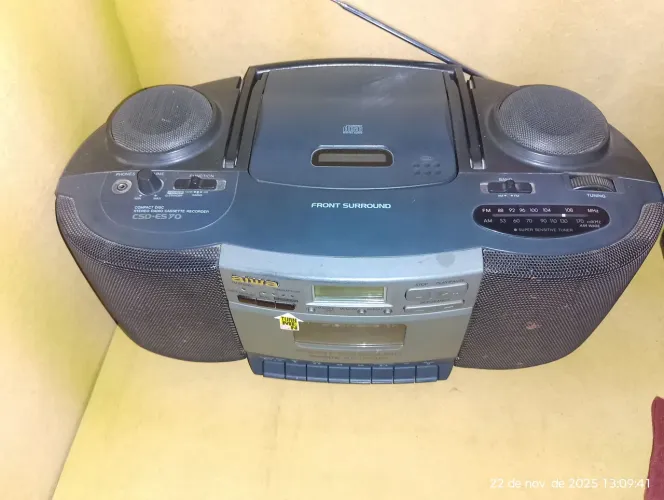 Rádio Aiwa portátil 