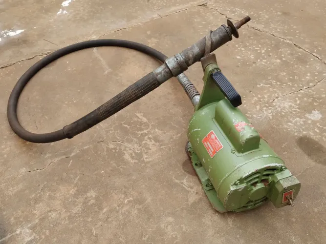 Motor elétrico WEG com mangote
