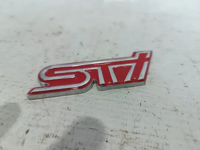 Emblema STI grade radiador Subaru STI 08-11