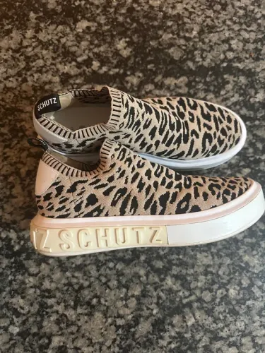 Tênis Schutz Leopardado