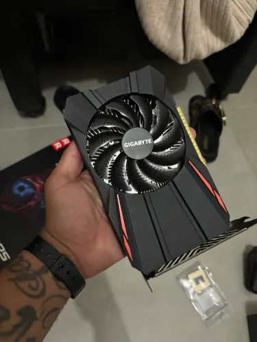 Placa de Vídeo GTX 1050 2GB - Funcionando + processador