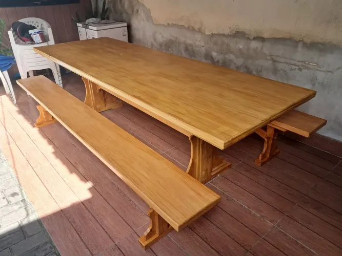 Mesa de Jantar Rústica em Madeira Maciça