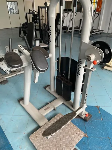 Aparelho de musculação - Glúteos 