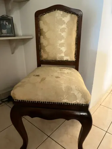 Cadeira de madeira 