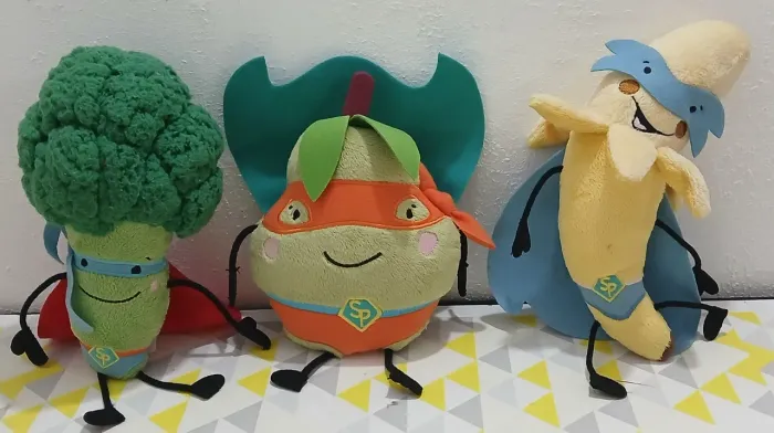 Três Pelúcias Super Heróis Frutas e Vegetais Jamie Oliver 