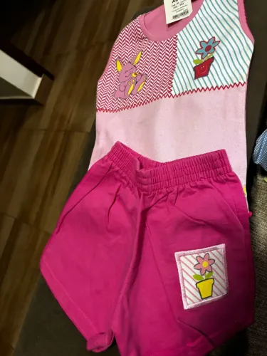 Conjuntinho de menina TAM M 4 anos novo