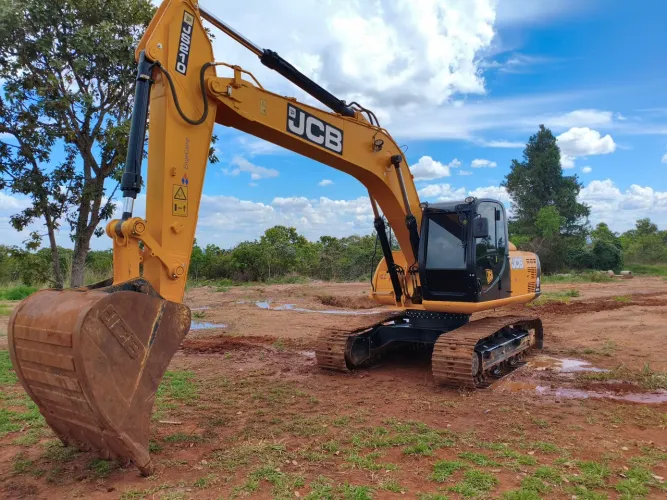 Escavadeira JCB JS210