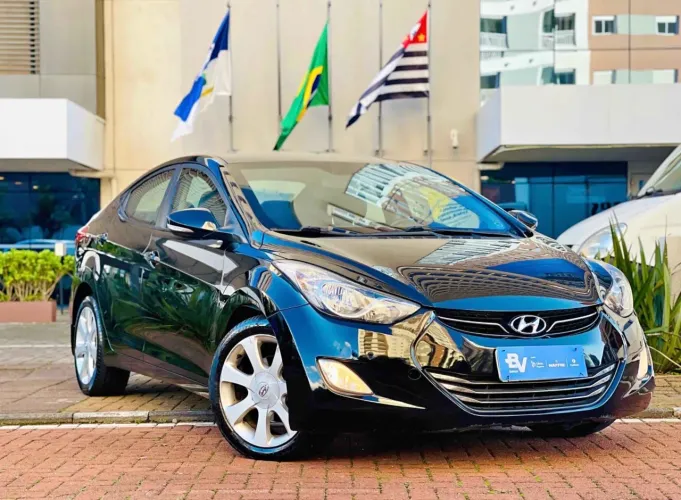 Hyundai Elantra GLS 1.8 16V Aut. 2013
