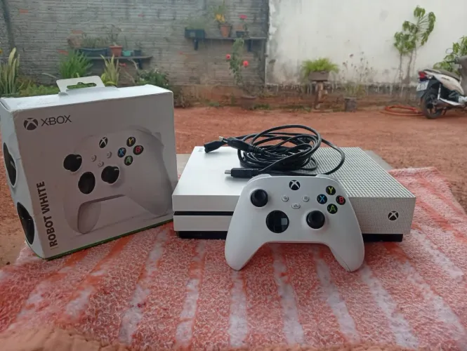 XBOX ONE S + CONTROLE NOVO