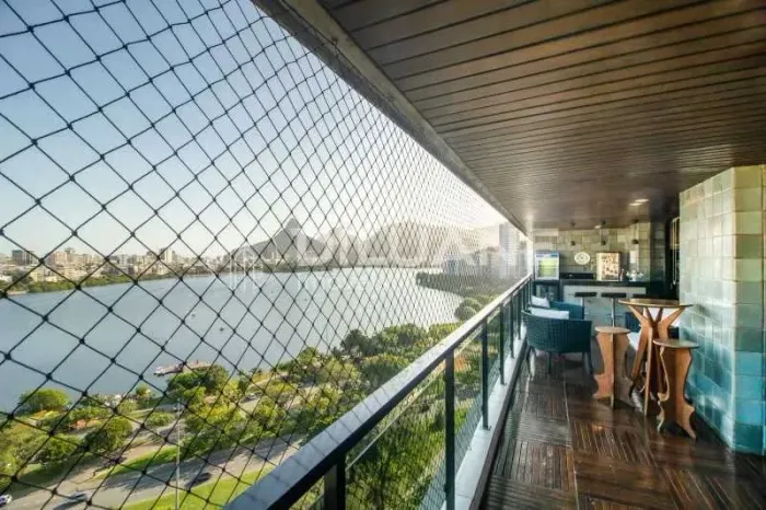 Apartamento : / Residencial / Lagoa