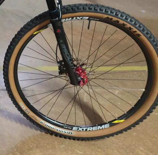 Vendo pneus Maxxis Recon race e minion (valor negociável) leia a descrição!!!!