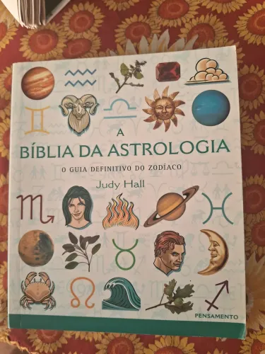 Livro " Bíblia da Astrologia " - Guia Definitivo do Zodíaco- Judy Hall