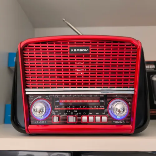 Rádio FM com lanterna e bluetooth 
