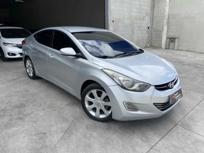 Hyundai Elantra GLS 1.8 16V Aut. 2013