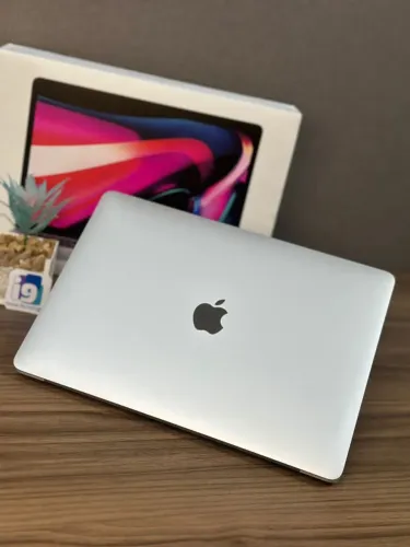 MacBook Pro 2022   A2338  Processador: M2  8GB DDR3  256GB SSD SEMI NOVO COM GARANTIA LOJA
