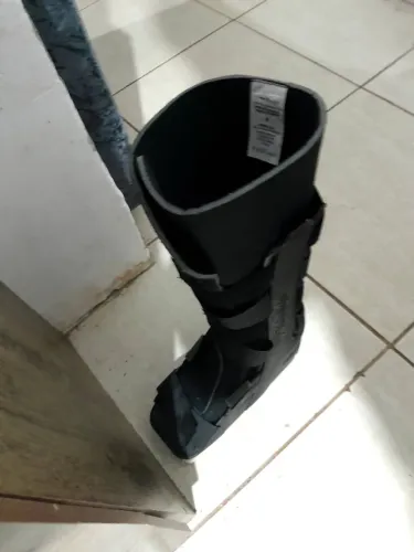 Aceito proposta- Bota ortopédica P