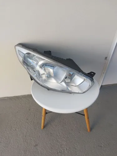 Farol direito Fiat Gran Siena cromado original 
