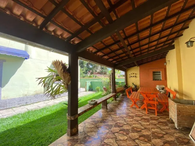 Casa independente com 3 quartos sendo 1 suíte + casa de caseiro no Golfe - Teresópolis/RJ.