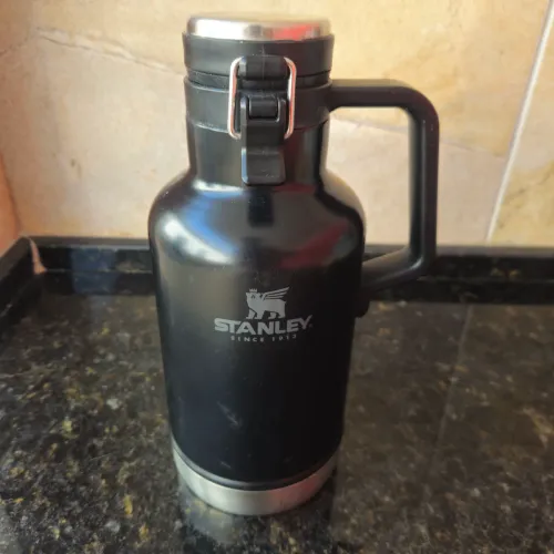 Growler Garrafa Térmica Stanley 1,9L - Nova