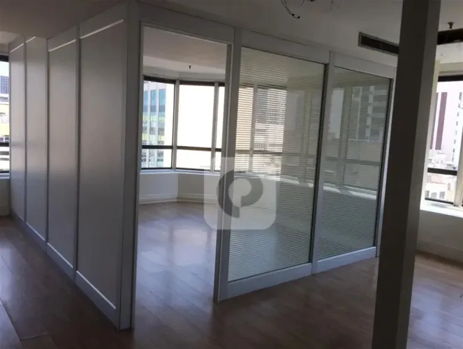 Sala de 200m² no Edifício Cândido Mendes no Centro RJ