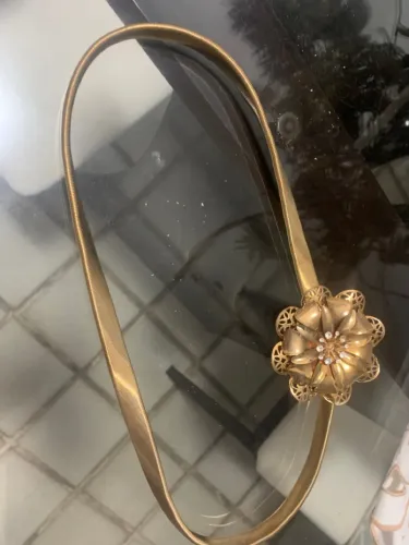 Cinto Dourado com Detalhe Floral Vintage