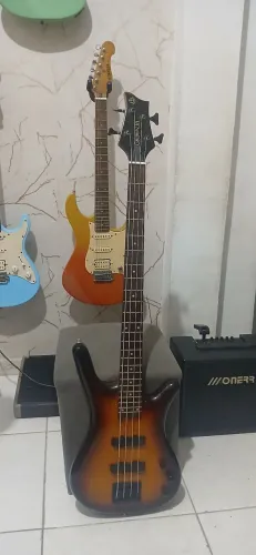 Baixo Groovin 4 cordas passivo.