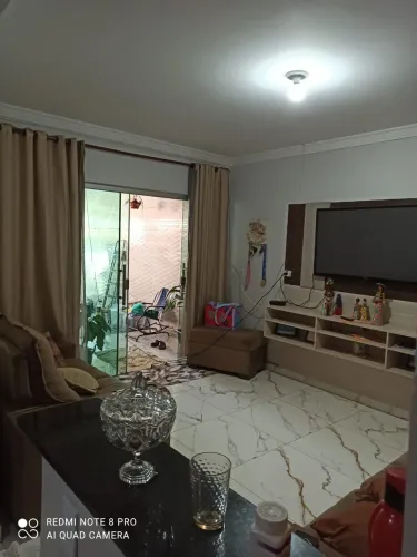 Quadra 300 Ótima localização Casa na Laje 2qt suíte documento 100%