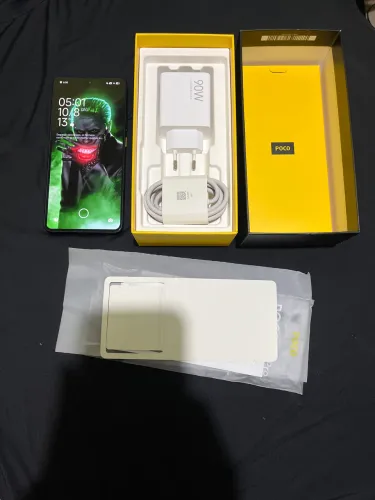 Celular Novo pouco mês de compra, pouco usado.