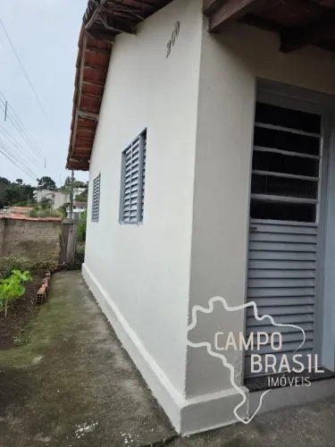 CASA BEM LOCALIZADA, COM ÁREA DE 350 M² NO CENTRO DE DELFIM MOREIRA - MG!