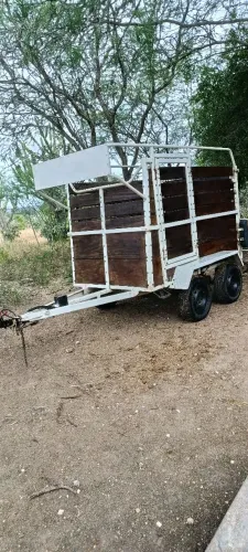 Vende-se reboque prá dois animais