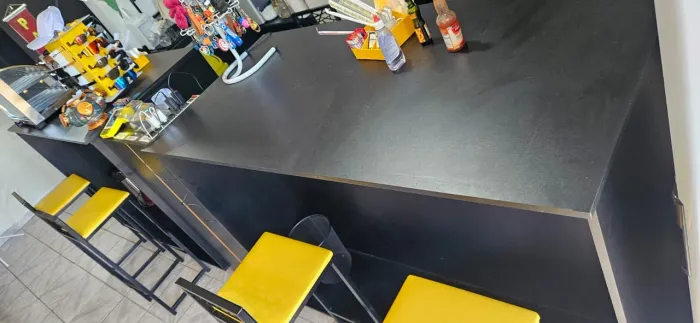 Balcão de mdf com pés de inox
