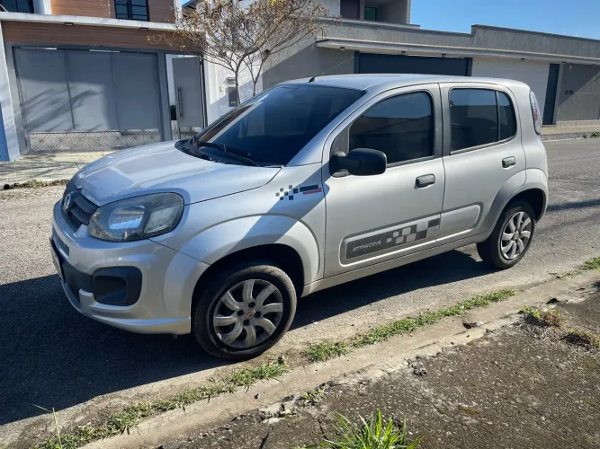 Fiat Uno Attractive 1.0 EVO Fire Flex 8V 5P 2019