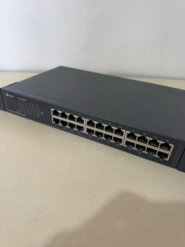 Switch TP-link TFSF1024D 10/100Mbps 24 portas