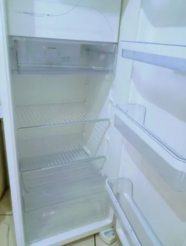 Geladeira Electrolux funcionando perfeitamente vem conservada FROST FREE