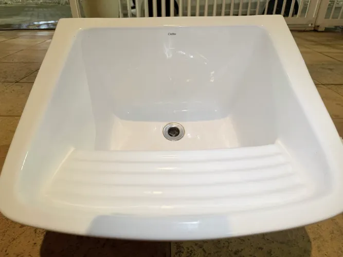Tanque de porcelana CELITE