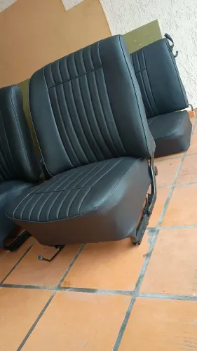 Vendo jogo de bancos baixo de Fusca trilho largo recém reformados