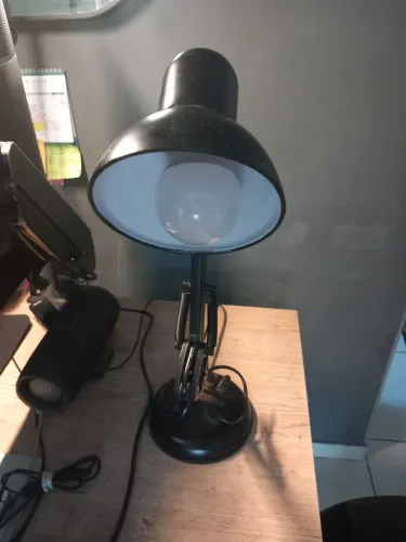 Luminária articulada de mesa