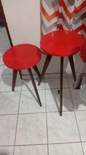 Duas mesas de canto no precinho